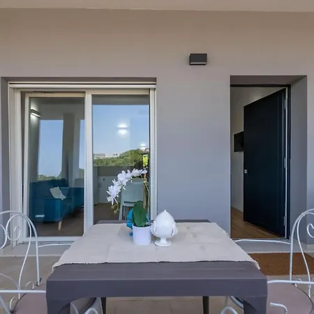 Maison Blaesia - Beachfront Modern Sea Loft