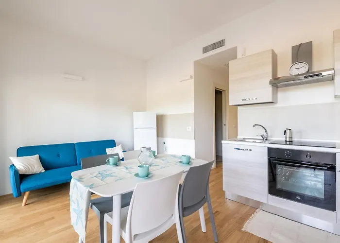 Maison Blaesia - Beachfront Modern Sea Loft בארי