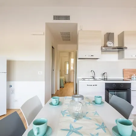Apartamento Maison Blaesia - Beachfront Modern Sea Loft