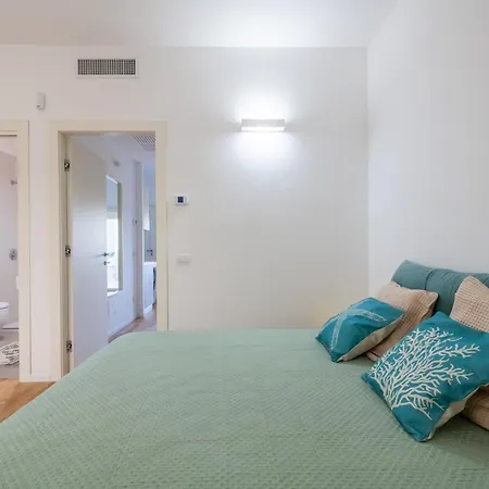 Apartamento Maison Blaesia - Beachfront Modern Sea Loft Bari