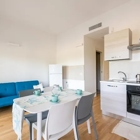 Maison Blaesia - Beachfront Modern Sea Loft Bari