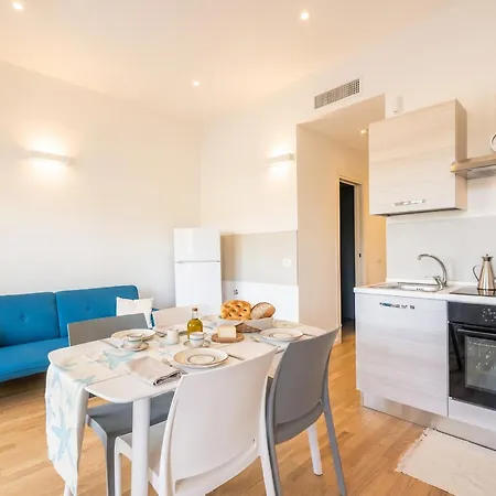 Maison Blaesia - Beachfront Modern Sea Loft * Bari